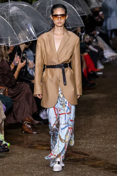 Look 25